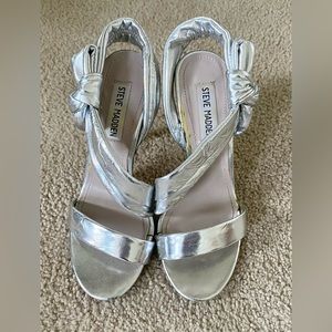 Steve Madden Size 7 Sandal Silver Metallic Heels